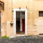 Historical Center Up To Six People